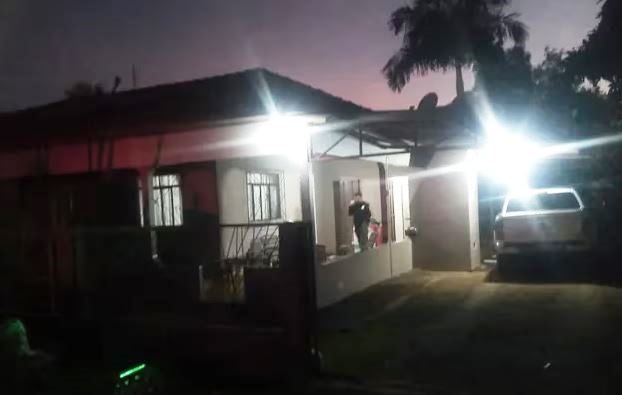 Mujer es abusada durante asalto domiciliario