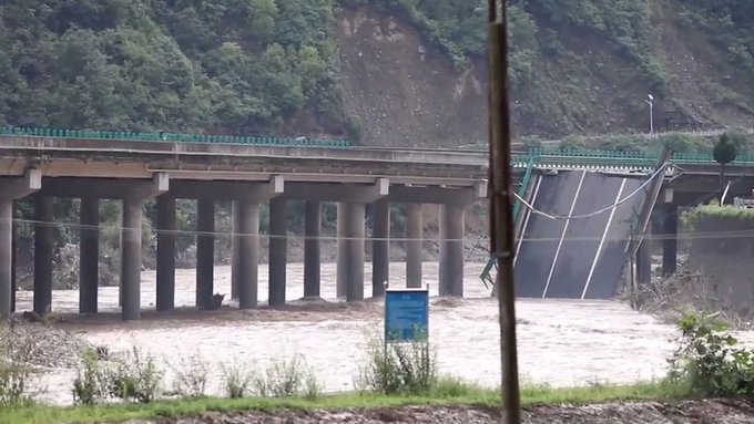 Se derrumba un puente en China: hay 12 muertos y más de 30 desaparecidos