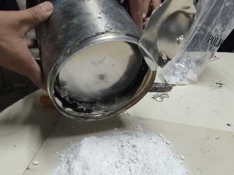 Intentaron enviar casi cuatro kilos de droga a España en termos