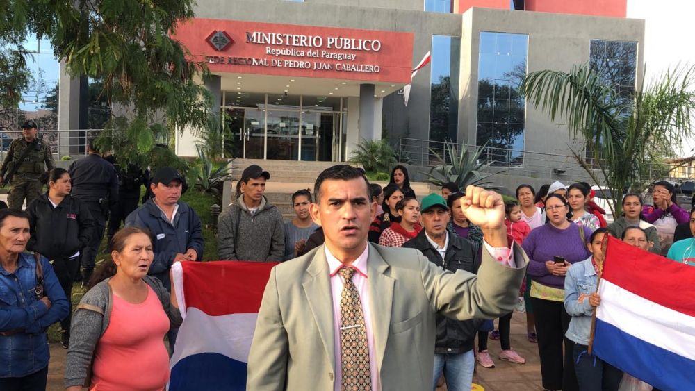 Millonario pedido de dinero de abogado 360 a invasores de plazas en PJC