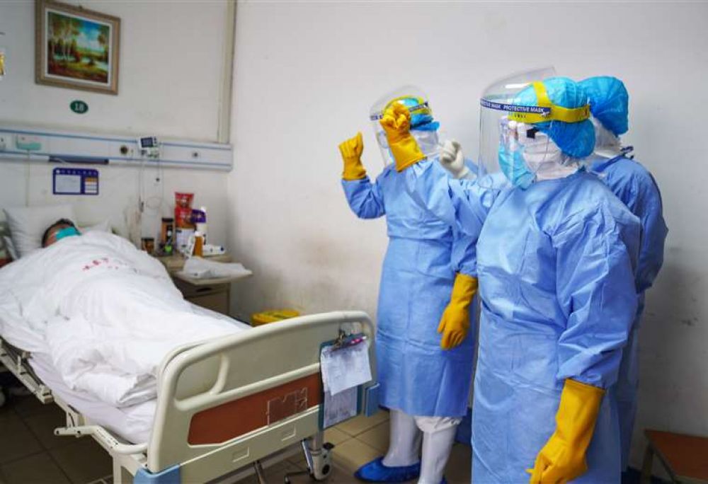 Víctimas fatales del nuevo coronavirus se eleva a 304 en China