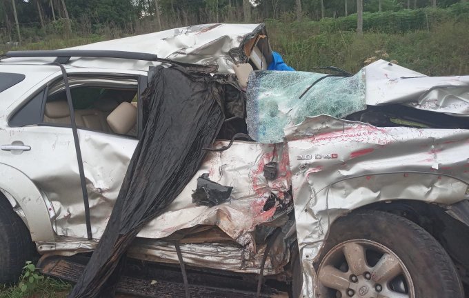Un hombre murió tras chocar su camioneta contra un camión de gran porte en Itá
