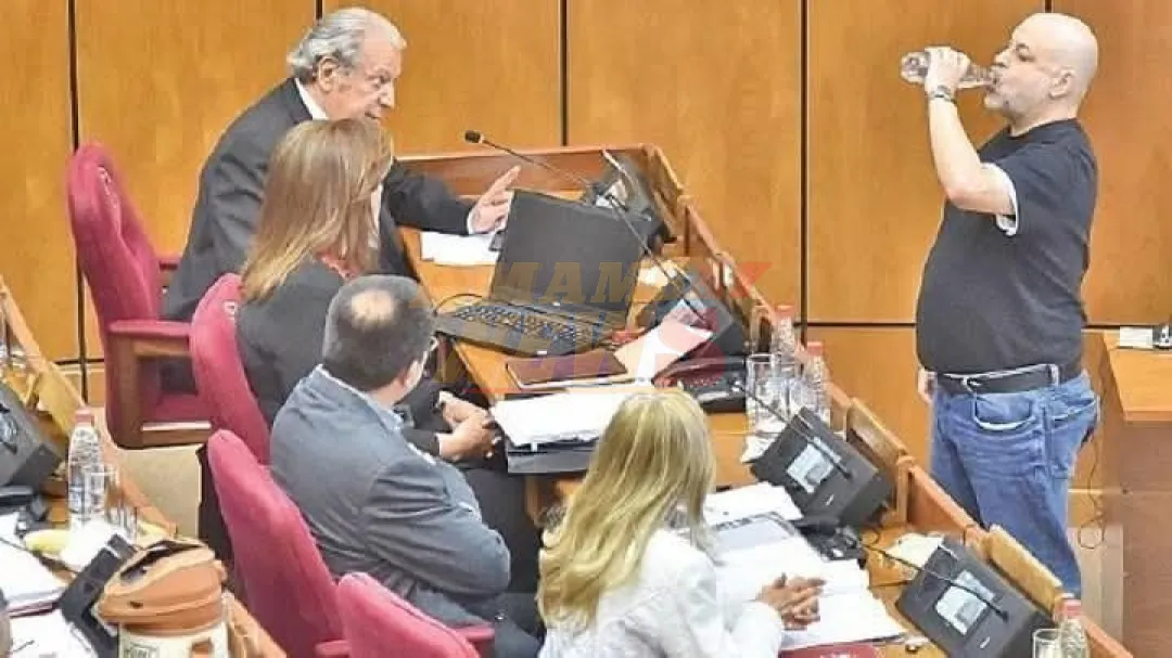 Payo Cubas pide ser indemnizado con 1 millón de dólares por su expulsión del Senado