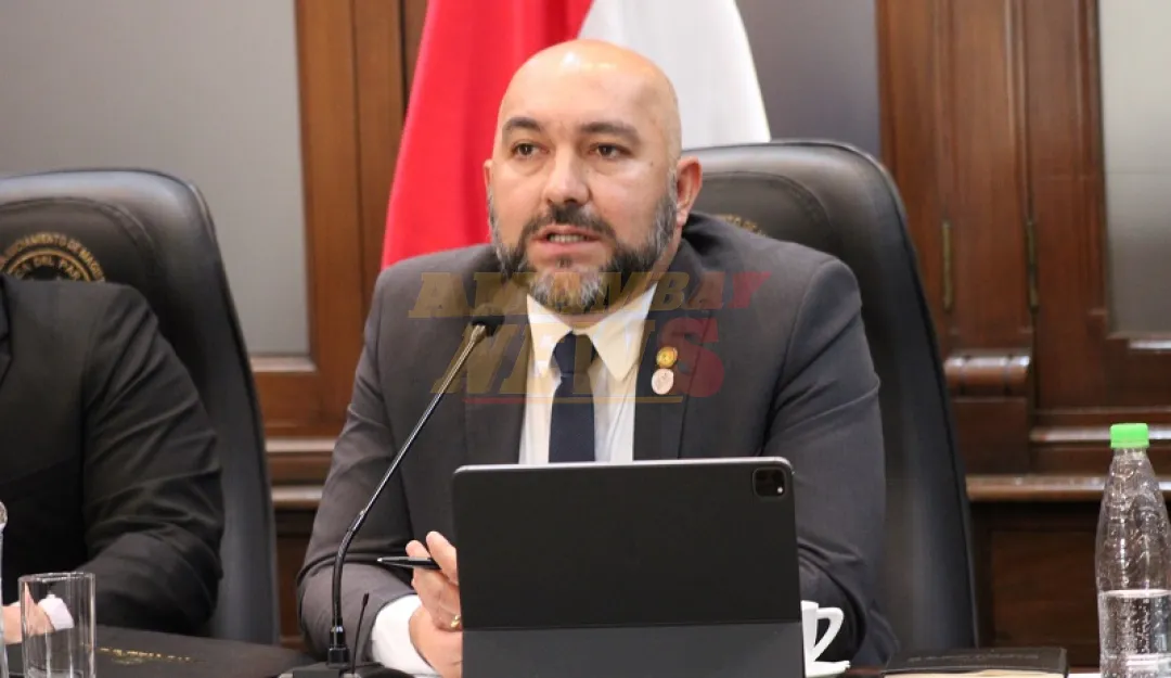 Diputados acepta renuncia de Orlando Arévalo y toma juramento a reemplazante