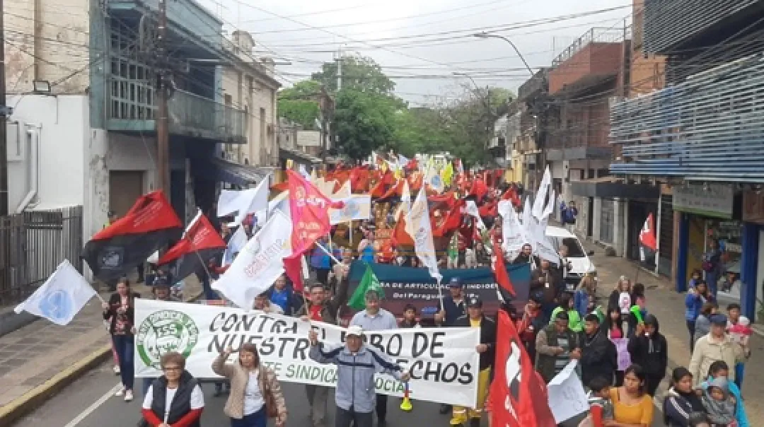 Protesta docente deja sin clases en instituciones públicas