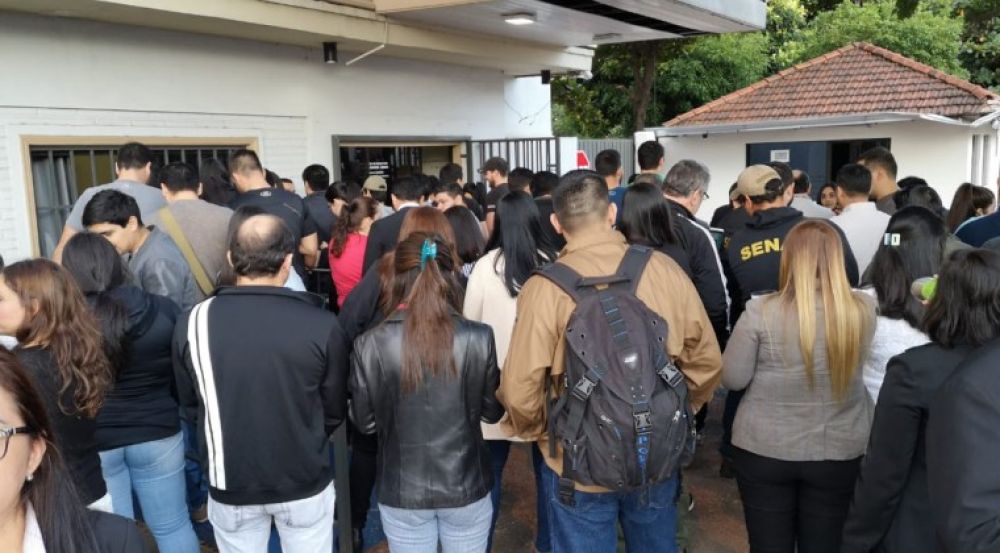 Antidrogas paran en protesta contra estudiante que gana G. 14 millones