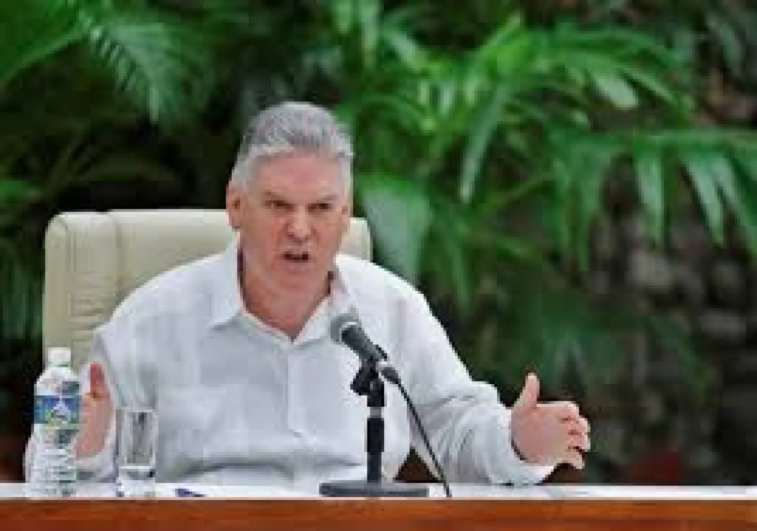 Fiscalía de Cuba acusa a ex ministro de Economía de espionaje, soborno y otros delitos