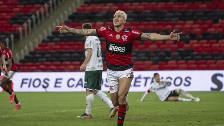 Flamengo vence a Palmeiras de Gustavo Gómez