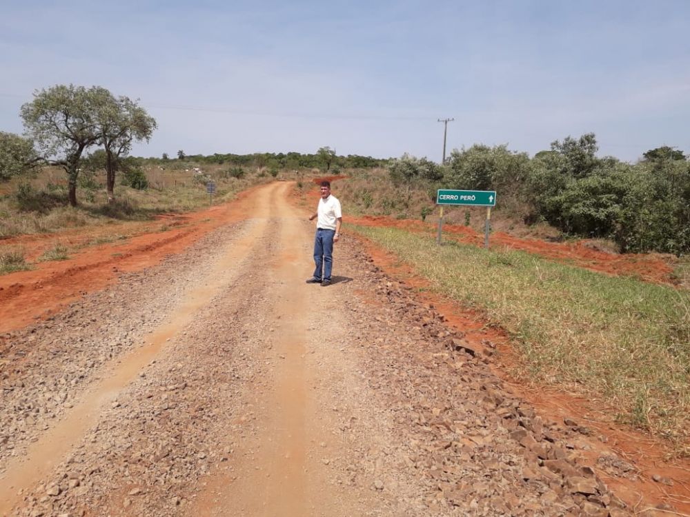 Gobernador realiza mantenimiento de caminos vecinales en Amambay