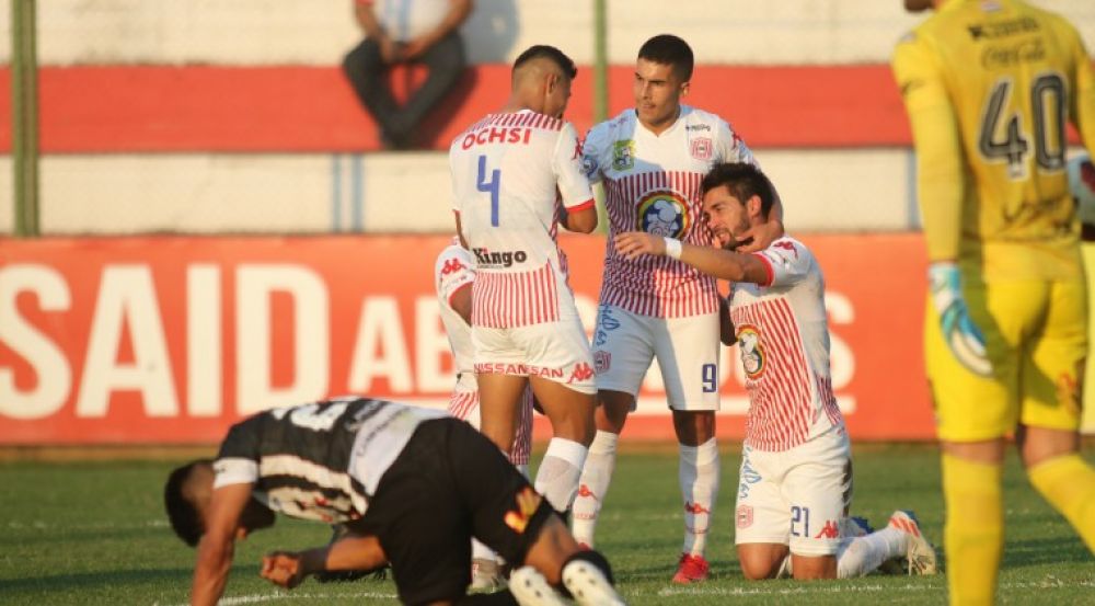San Lorenzo deja a Santaní con un pie en la Intermedia