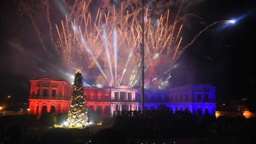 Con emotivo concierto y fuegos artificiales encendieron el árbol navideño en el Palacio de López