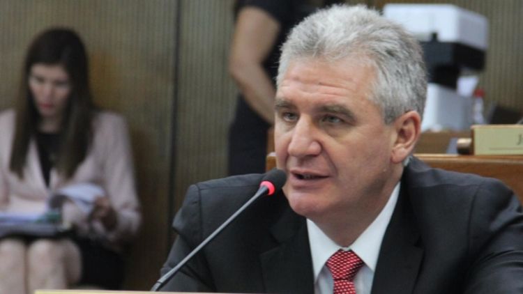Bacchetta pide al presidente que escuche a la ciudadanía que exige cambios