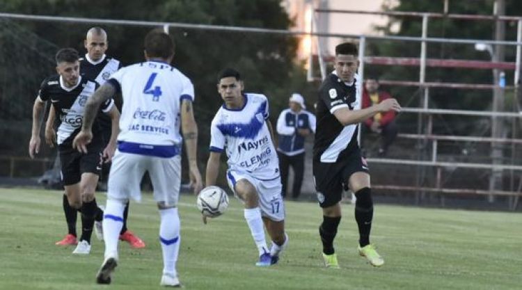 Olimpia aprovecha ventaja numérica y golea a Ameliano