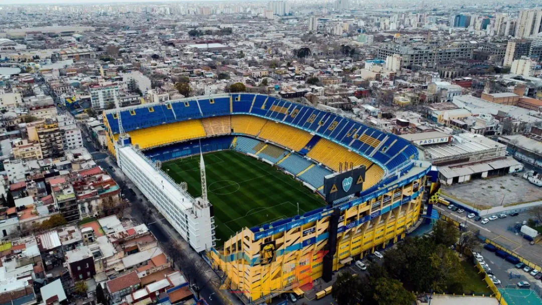 Boca Juniors y River Plate se enfrentan en La Bombonera
