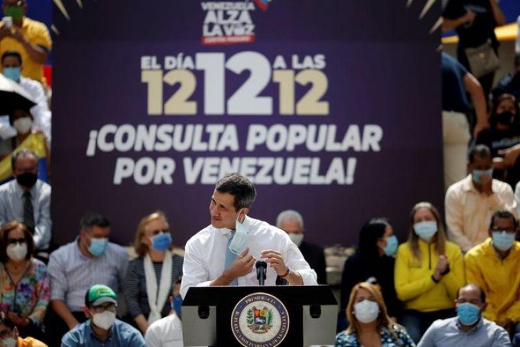 Oposición liderada por venezolano Guaidó realiza consulta callejera