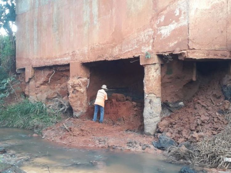 Pobladores de San Pedro advirtieron en abril al MOPC sobre grietas importantes en puente derrumbado