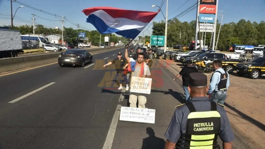 Transportistas inician protestas contra aumentos en peaje y patentes