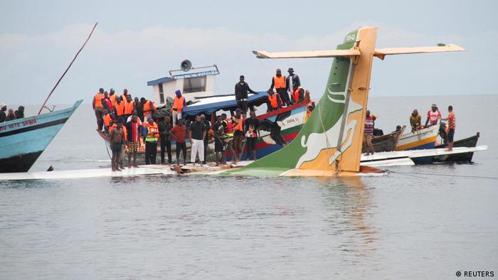 Avión de pasajeros se estrella en el Lago Victoria, en Tanzania: 19 muertos