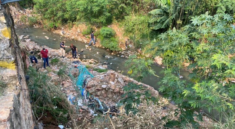 Cadáver hallado en arroyo sería de un colombiano
