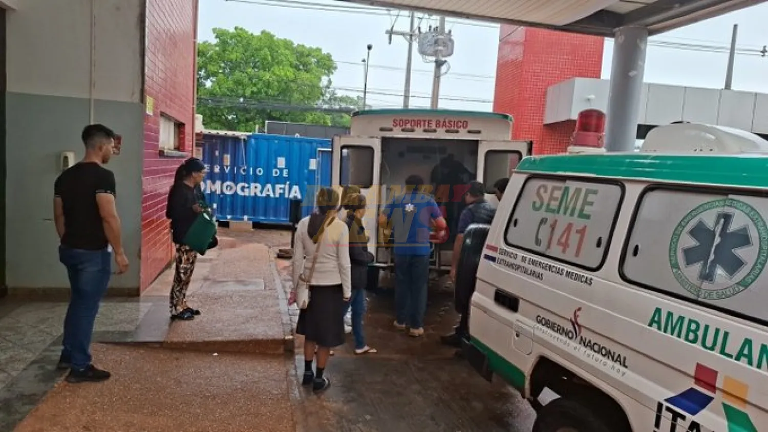 Trasladan a 25 pacientes, entre ellos niños, del Hospital de Santa Rosa del Aguaray, tras inundación