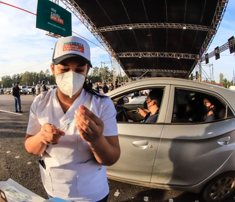 Vacunación contra el covid-19 este domingo en hospitales de Asunción y Autódromo