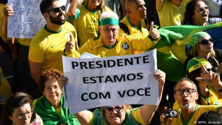 Una caravana en Brasilia en apoyo a Bolsonaro tras renuncia del ministro Sergio Moro