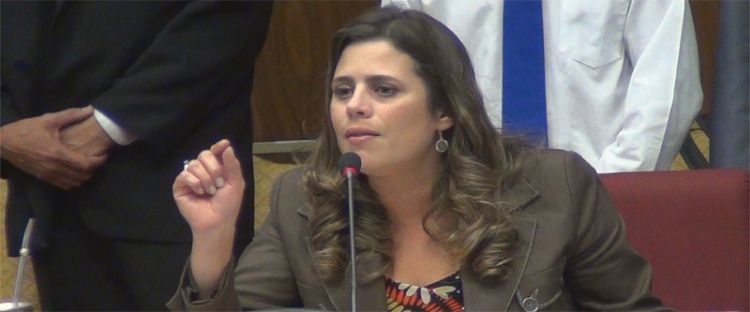 Piden explicaciones a Mazzoleni sobre resultados contradictorios de pruebas Covid-19