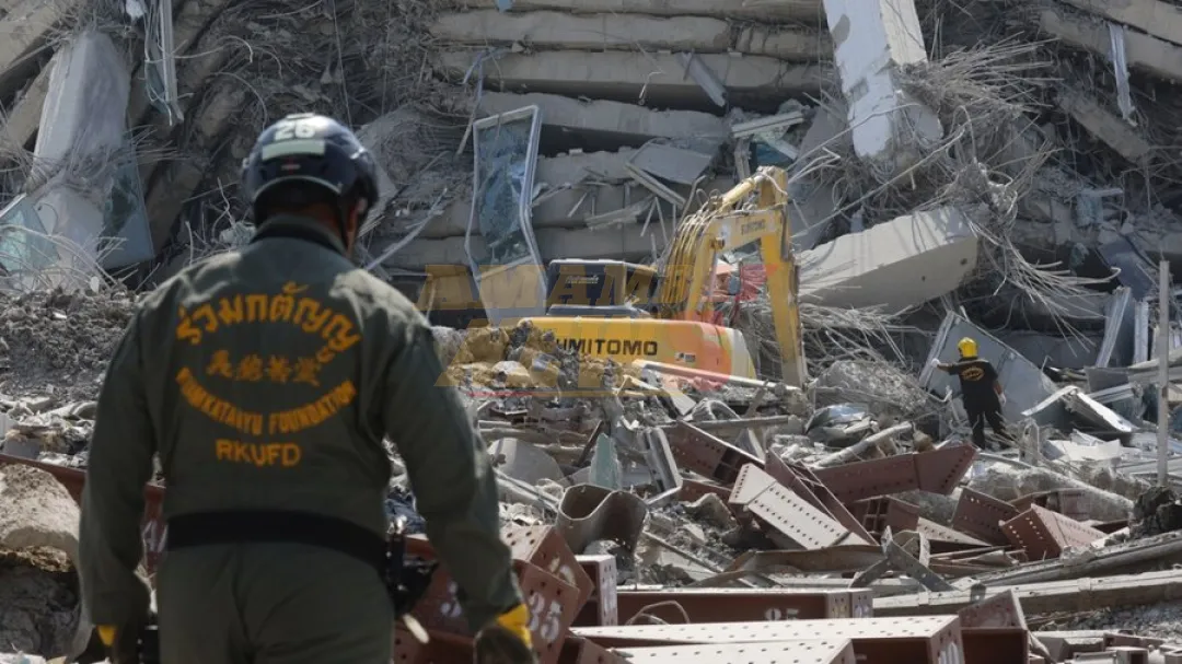 Rescatan con vida a un segundo hombre en Birmania cinco días después del terremoto
