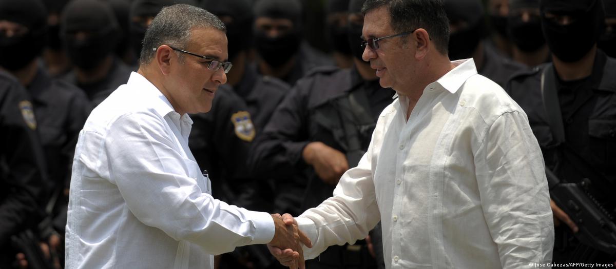 Fiscalía de El Salvador acusa a Munguía Payés de lavado