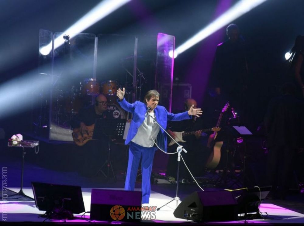 Roberto Carlos deslumbró con todo su romanticismo al público paraguayo