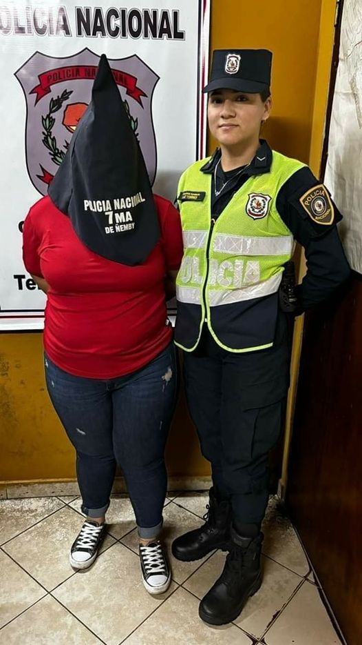 Detienen a una mujer por no pasar para la leche de la bendición