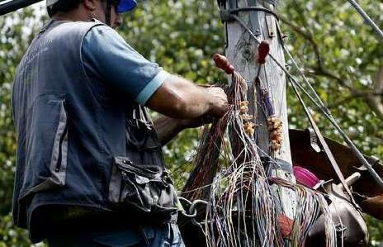 Una provincia de Pakistán amenaza con cortar el teléfono a los antivacunas