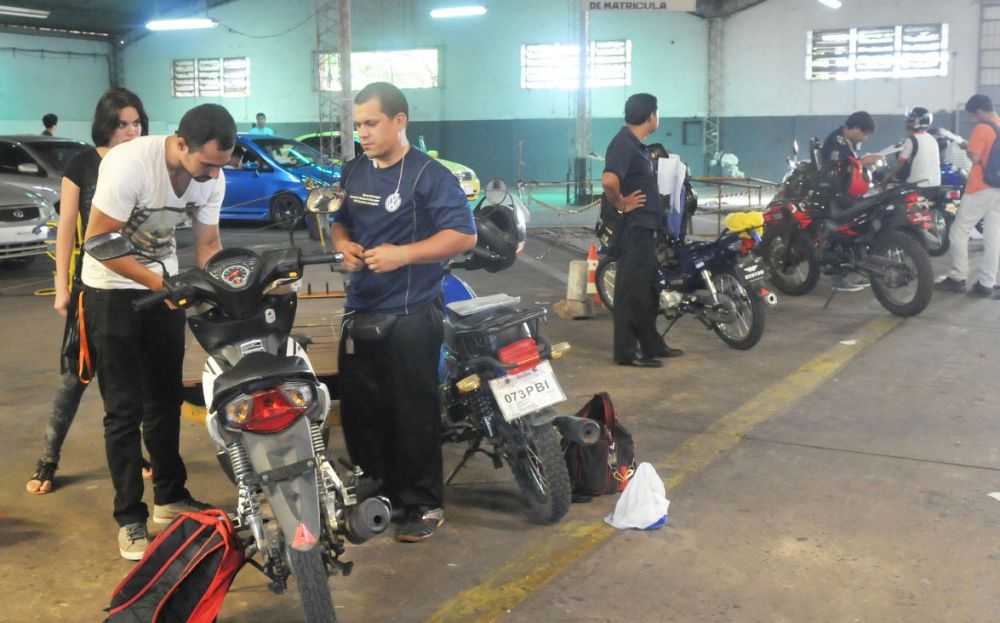 Critican suba de costo de chapa para motos