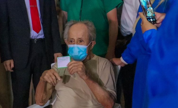 Arrancó la campaña de vacunación de adultos mayores contra el coronavirus