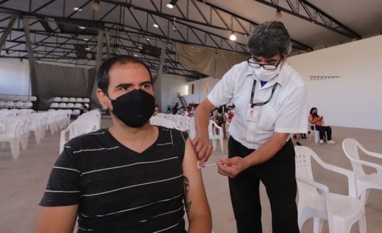 Paraguay llega al 43% de su población con al menos una dosis anticovid