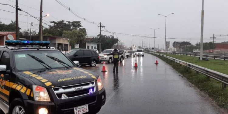 Despliegue de la Patrulla Caminera para precautelar desplazamiento en rutas