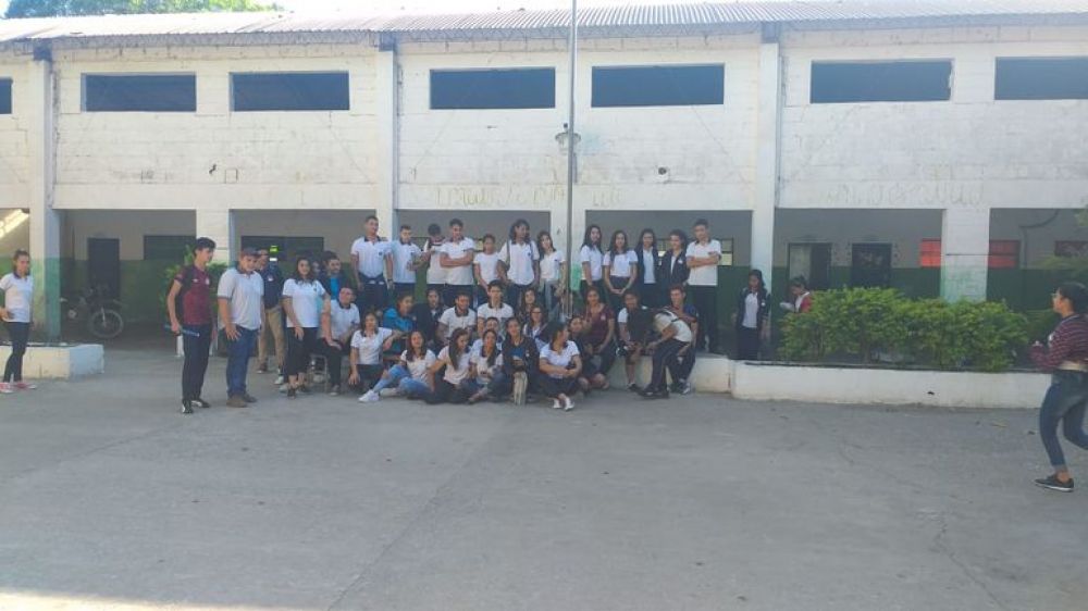 Estudiantes se atrincheran en colegio de Vallemí