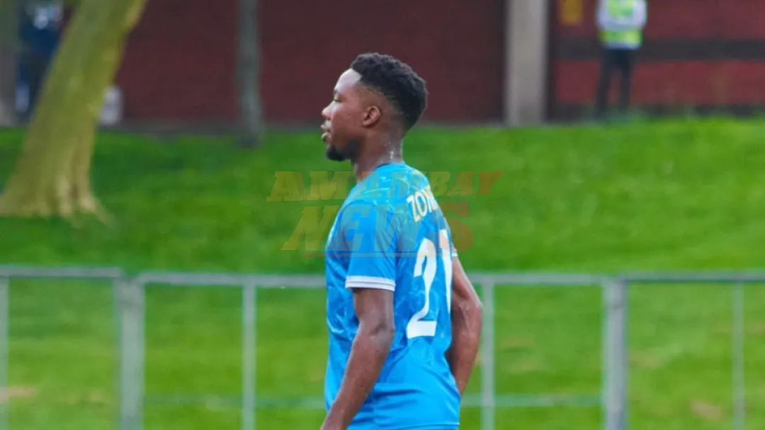 Muere futbolista de 22 años tras desplomarse en el calentamiento previo a su partido de Primera División de Sudáfrica