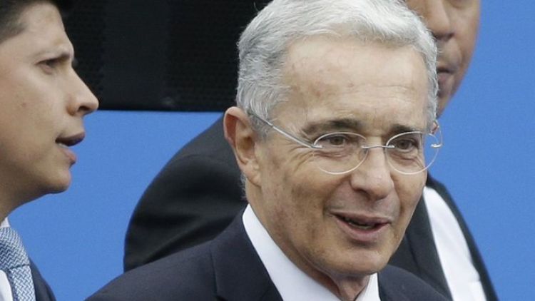 Uribe advierte renacer de paramilitarismo tras el paro en Colombia
