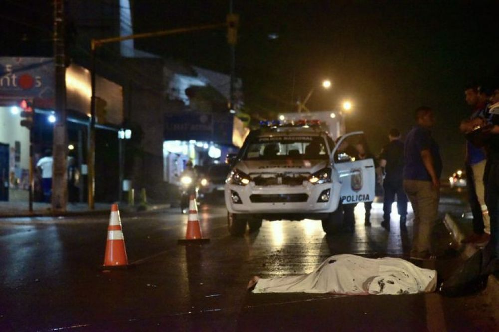 Motociclista fue arrollado por un conductor en Ñemby