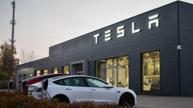 JP Morgan demanda a Tesla y le exige 162,2 millones de dólares