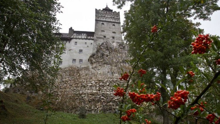 Castillo de Drácula se transforma en centro de vacunación