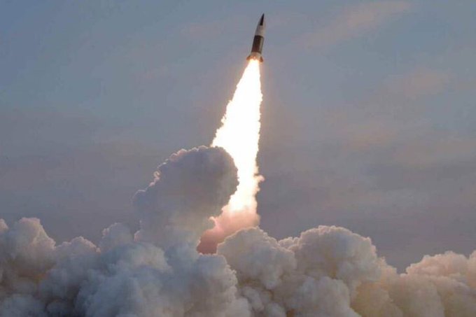Corea del Norte lanzó misiles en aguas territoriales del Sur, que respondió con disparos similares