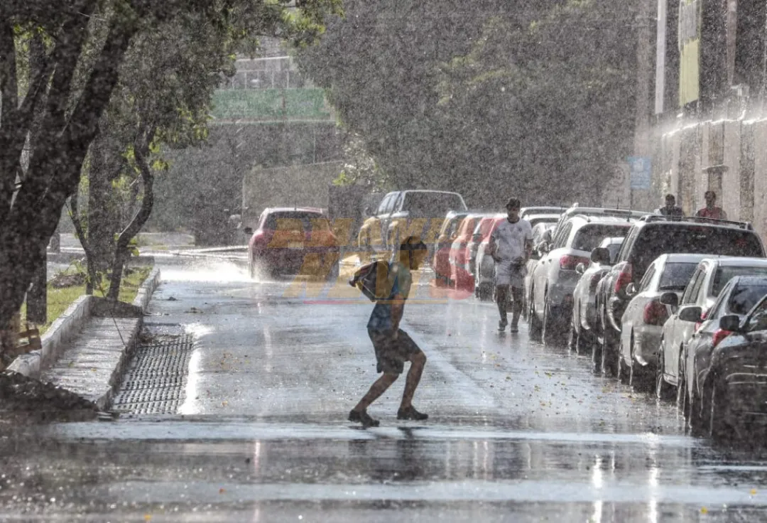 Anuncian día cálido con lluvias dispersas desde la tarde