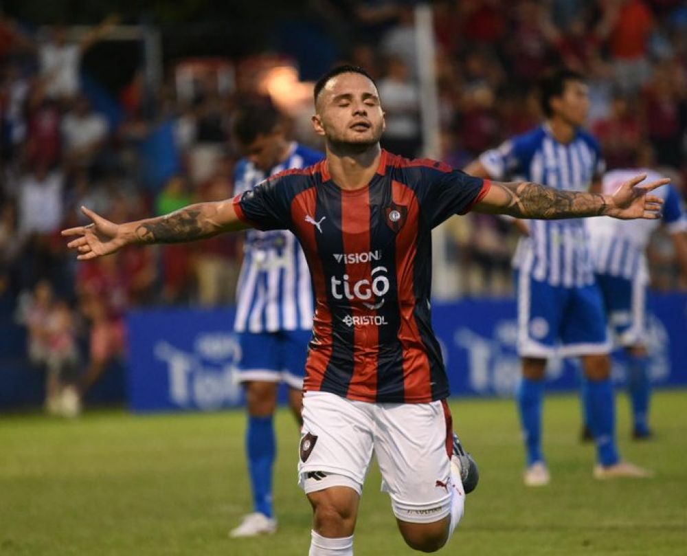 Cerro Porteño golea y es el único escolta