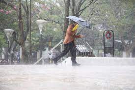 Pronostican día cálido con lluvias y ocasionales tormentas eléctricas