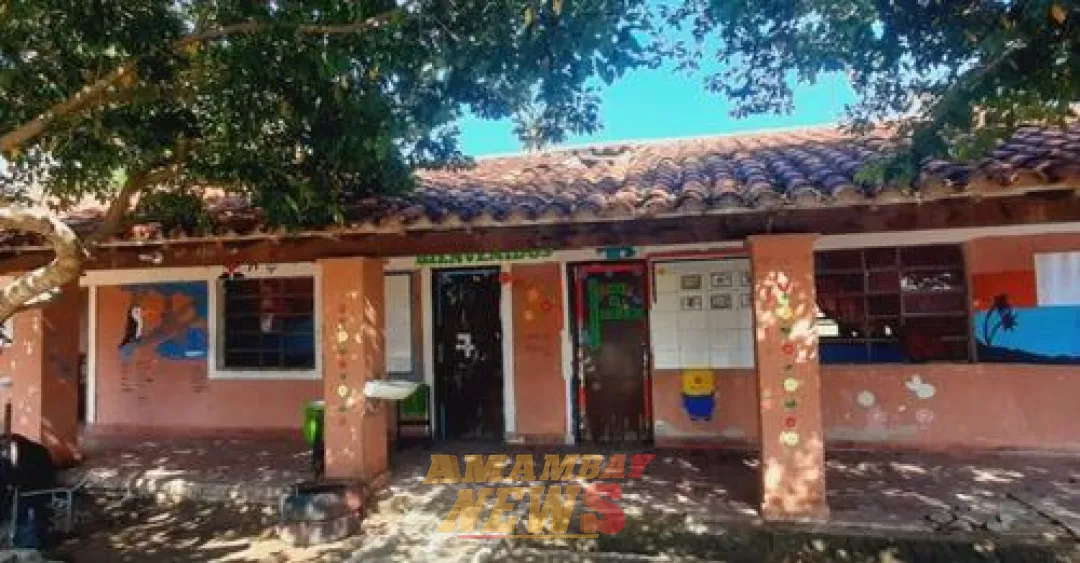 Colapsa parte del techo de una escuela en Paso Horqueta
