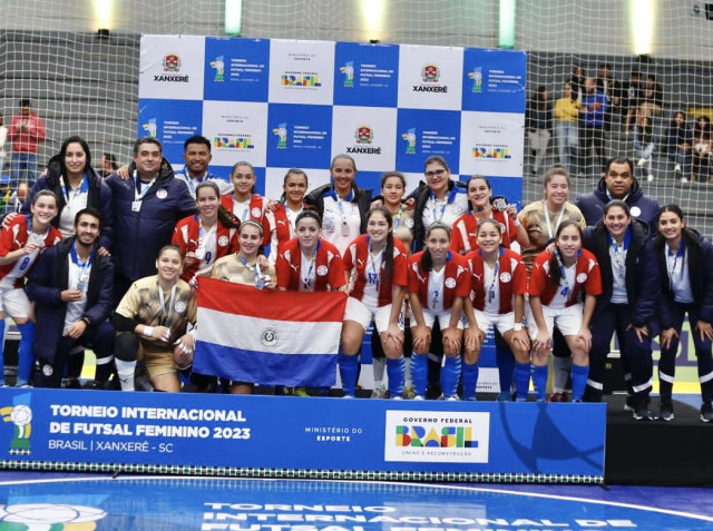 Paraguayas ceden en la final ante Brasil en futsal FIFA