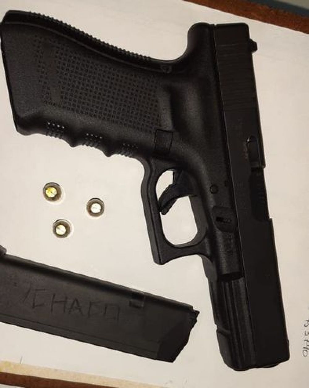 Demoran a militar que exhibía una pistola mientras bebía alcohol