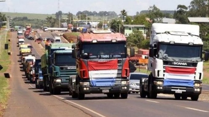 Camioneros se unen a las protestas por la apertura del “sobre cuatro”